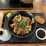 かつ丼吉兵衛 - ひやだしかつ丼のてんこ盛り、プラスクーポンでメンチカツ