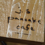 J.S. PANCAKE CAFE  - テーブルの角には店名の焼き印