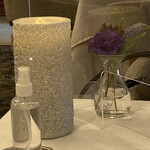 シンジコガ - テーブルの上の灯りも美しい