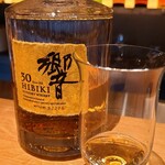 ふふ - お酒①サントリー響30年(15ml、税込11,000円)
            時価1百万円のサントリー響30年を発見
            時間を琥珀色の液体に業種した様な豊かな味わい
            口腔内で拡がる香りゆっくりと空気を含ませつつ頂きます