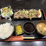 金牛 - 焼肉定食 (おかず大) ¥790- 