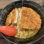 CoCo壱番屋 - 料理写真:とんかつうまこくラーメン　※1辛