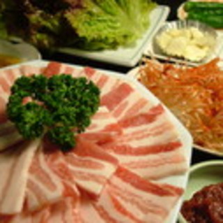 You can also enjoy all-you-can-eat Yakiniku (Grilled meat) plates, all-you-can-eat Samgyosal, and all-you-can-eat authentic Korean Cuisine.