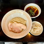 麺処 おぐら - 《限定C 鰹昆布水つけ麺 醤油 ¥1000》
      《雲呑(2個) ¥300》