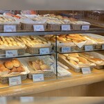 ミルクロール - 【平日】ショーケース 22/08現在・13時半頃 ※台形補正済