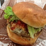 Field - ボリューム満点のチーズバーガー320円