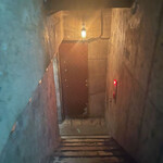 ランドーズ - 外観（地下にあり、扉は分かりづらい）