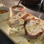 ランドーズ - お通し（バゲット食べ放題！！）