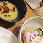 案山子 - 黒マー油白湯つけ麺