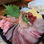 日比野市場鮮魚浜焼きセンター - 海鮮丼　大盛　¥980(税込)