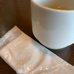 Teuchi Soba Mako - 蕎麦茶とお手拭き