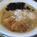 麺や 笑華 - 見た目からも燕三条ラーメンを彷彿させる