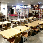 Ikinari Suteki - 飲食スペース（フードコート）