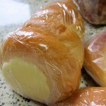 アサカベーカリー - クリームのコロネ