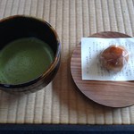 Kikugetsu tei - 抹茶とお菓子のセット ５００円。