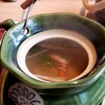 高崎 甲羅本店 - 松茸の土瓶蒸し。小さいけどちゃんとカニちゃんが！