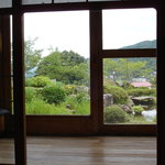 かわすみ - 店内（母屋）からお庭を望む
