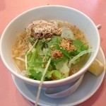 蔭山樓 - 名物こだわり麺の鶏白湯塩そば（ハーフサイズ）