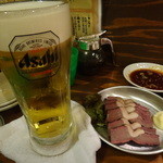 大阪ホルモン - 馬肉の燻製とビール200円