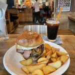 L.A.GARAGE - 『Becon cheese Burger¥1,500』 『egg¥100』 ※ランチソフトドリンク付