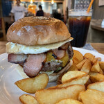 L.A.GARAGE - 『Becon cheese Burger¥1,500』 『egg¥100』 ※ランチソフトドリンク付