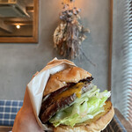 L.A.GARAGE - 『Becon cheese Burger¥1,500』 『egg¥100』 ※ランチソフトドリンク付