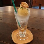 カフェのある暮らしとお菓子のお店 - 大人のクリームソーダ　750円