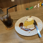 月のひなた - かぼちゃと黒糖のチーズケーキ¥520アイスコーヒー