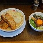 らーめんまるはち - ●男気ラーメン（200g）880円
            ●台湾丼　350円