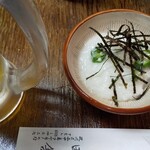 Robatayaki Inaka - 乾杯～。山芋とオクラの突きだし。