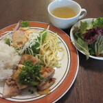 小さな街の食堂 cafe MISTY - チキンの味噌漬け焼き～はちみつ麹～（デザート付き）890円