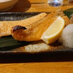 Sanroku - 鮭ハラスの岩塩焼き
