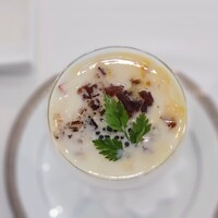 ラトラス - オマール海老のコンソメとカリフラワーのヴルーテ ウニと温泉卵 キャビア添え