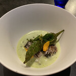 Alternative - ❶熊本の皮目を炙った鯵とピーマンのガスパチョ、パイナップル、万願寺とうがらし。