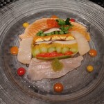 Hibiya Matsumotorou - 前菜、野菜のテリーヌ、サーモン、白身魚とホタテ。オシャレです。