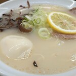 Hakata Tonkotsu Ramen Izumiya - 塩豚骨ラーメン ¥750※会員クーポン(玉子)