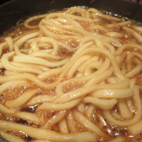 荒井屋 万國橋店 - ⑥定番の煮込みうどんを作成
