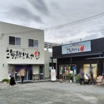 うおたけ鮮魚店やけんど 海鮮どんや - 海鮮丼は左側に入ります。天ぷら・一品は右。海鮮店も。