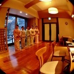 奥日光森のホテル - 綺麗なお姉さんがお出迎え