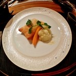 奥日光森のホテル - 焼物（中禅寺姫鱒パイ包み焼、マッシュルーム、玉葱、カリフラワー、ミニキャロット、クレソン、野菜ソース）