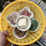 四川麻辣湯 縁苑 - 具を選びます。基本は5種類。追加は＋110円。