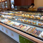 カプリス菓子工房 - ケーキショーケース