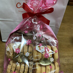 カプリス菓子工房 - クッキー2袋で1000円。お世話になってるお隣さんへほんの気持ちで渡しました。