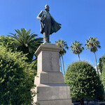 地鶏の元 - 大久保利通像のある公園で食べたりしました。