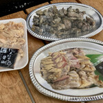 地鶏の元 中央駅前店 - さしみ、炭火焼、皮　3種類買って¥800。