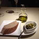 モンブスケ -  パンとオリーブ