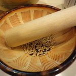 とん太 - すりゴマ