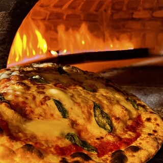 Fabric/stone kiln. Thoroughly selected [thin-baked Milanese pizza]
