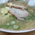 江ちゃんラーメン - ニンニクは1つクラッシュ！