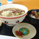 道の駅 富士吉田 軽食コーナー  - 肉うどん550円、馬肉めし350円